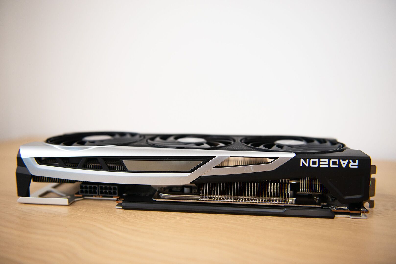 rx_6800_sapphire_nitro_plus_13_
