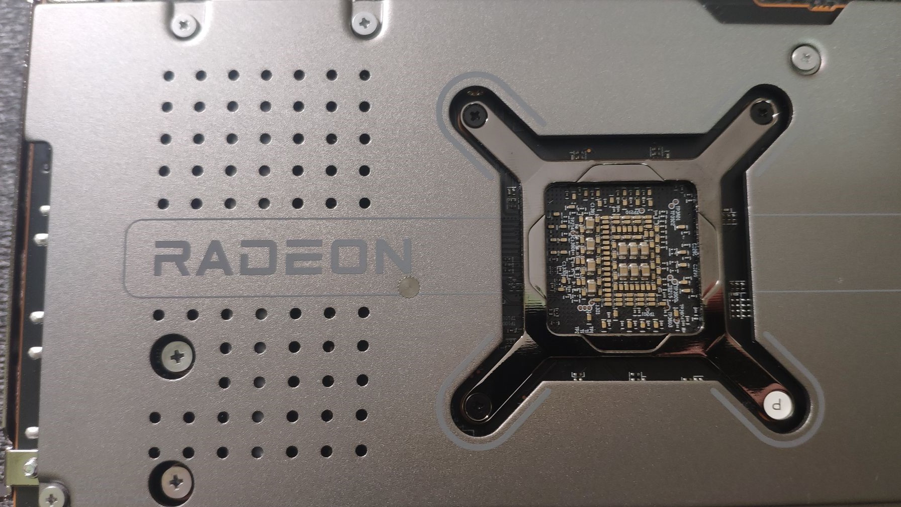 Recenzja_SAPPHIRE_Radeon_RX_7800_XT_Nitro_16_GB_23_
