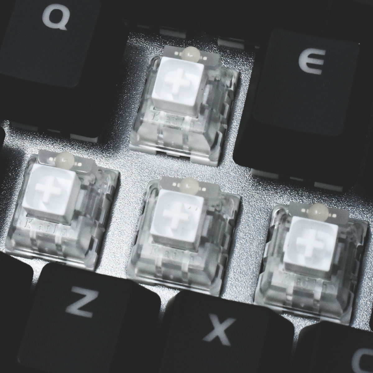 V765_R_web